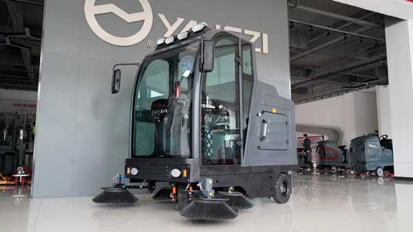 清掃環(huán)衛(wèi)車(chē)需要日常維護(hù)嗎？有什么作用